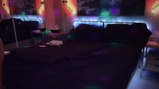 Snapshot of MikyFoxx chatting on 26, 9, 2025 MikyFoxx online show from 26, 9, 2025