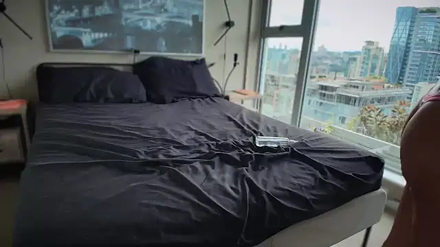 Snapshot of MikyFoxx chatting on 16, 10, 2025 MikyFoxx online show from 16, 10, 2025