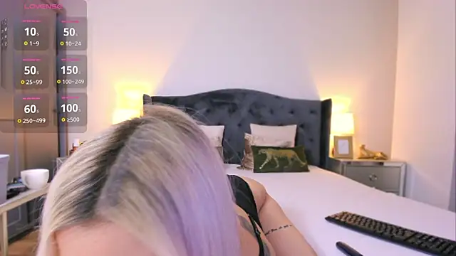 ElizzaBubble online show from 7, 4, 2026