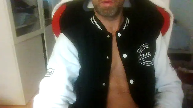 Snapshot of NickHarley69 chatting on 18, 2, 2025 NickHarley69 online show from 18, 2, 2025