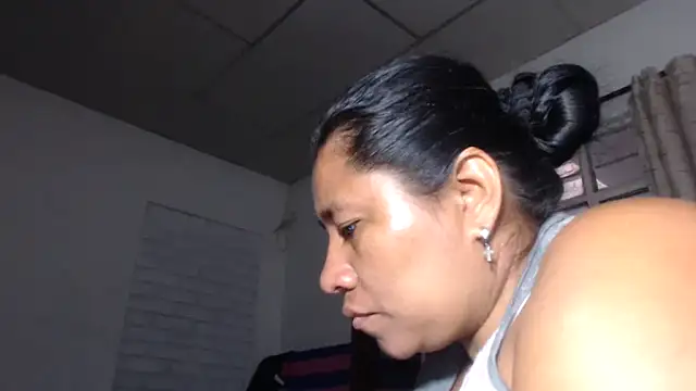 Snapshot of adrixxx38 chatting on 28, 11, 2025 adrixxx38 online show from 28, 11, 2025