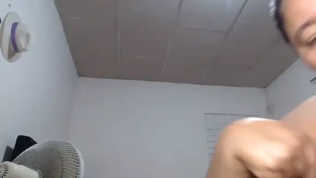 Snapshot of adrixxx38 chatting on 3, 12, 2025 adrixxx38 online show from 3, 12, 2025