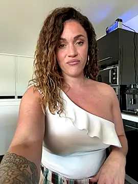 Snapshot of Clara-xoxo chatting on 2, 10, 2025 Clara-xoxo online show from 2, 10, 2025