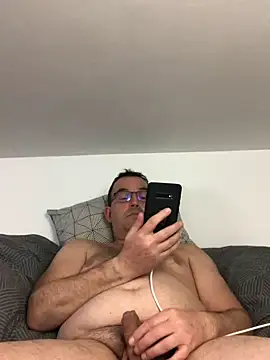 Snapshot of Lentbulant chatting on 6, 3, 2025 Lentbulant online show from 6, 3, 2025