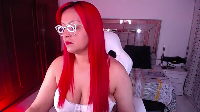 salomecastro  online show from 28, 10, 2025