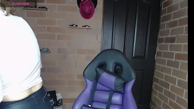 cristin doll  online show from 16, 4, 2026