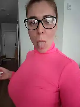 Snapshot of HollyTattoo chatting on 12, 12, 2024 HollyTattoo online show from 12, 12, 2024