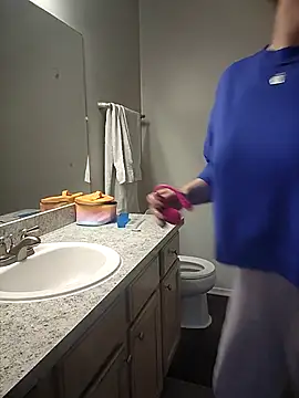 Snapshot of HollyTattoo chatting on 10, 2, 2025 HollyTattoo online show from 10, 2, 2025