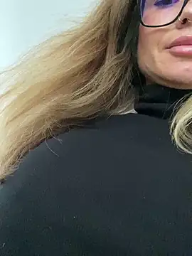 Snapshot of Etwas_neugierig chatting on 17, 12, 2024 Etwas neugierig online show from 17, 12, 2024