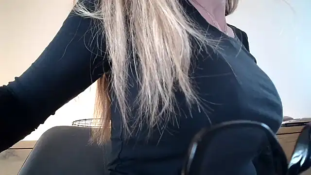 Snapshot of Etwas_neugierig chatting on 8, 1, 2025 Etwas neugierig online show from 8, 1, 2025