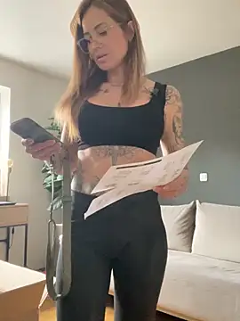 Etwas neugierig online show from 1, 3, 2026