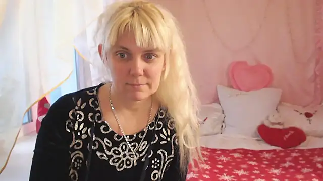 SunnySylvia online show from 18, 12, 2025