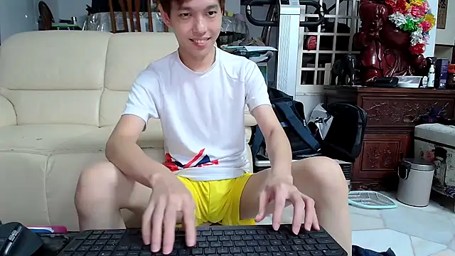 Snapshot of andrewooi chatting on 8, 12, 2024 andrewooi online show from 8, 12, 2024