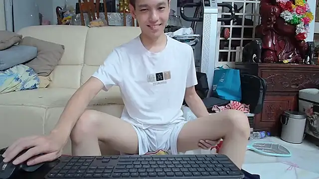 Snapshot of andrewooi chatting on 4, 1, 2025 andrewooi online show from 4, 1, 2025