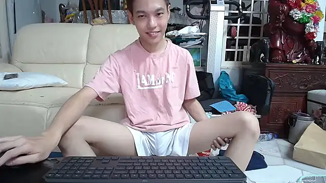 Snapshot of andrewooi chatting on 5, 1, 2025 andrewooi online show from 5, 1, 2025