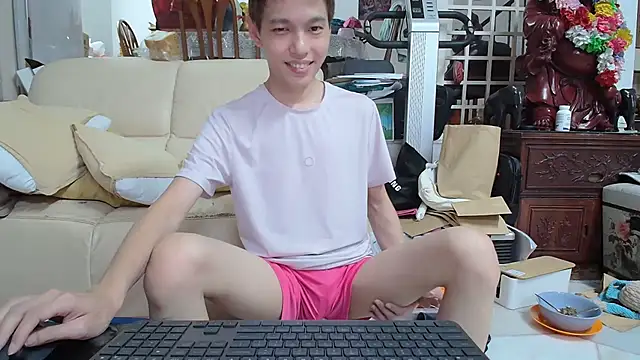 Snapshot of andrewooi chatting on 8, 2, 2025 andrewooi online show from 8, 2, 2025