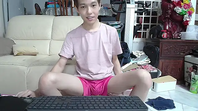 Snapshot of andrewooi chatting on 8, 3, 2025 andrewooi online show from 8, 3, 2025