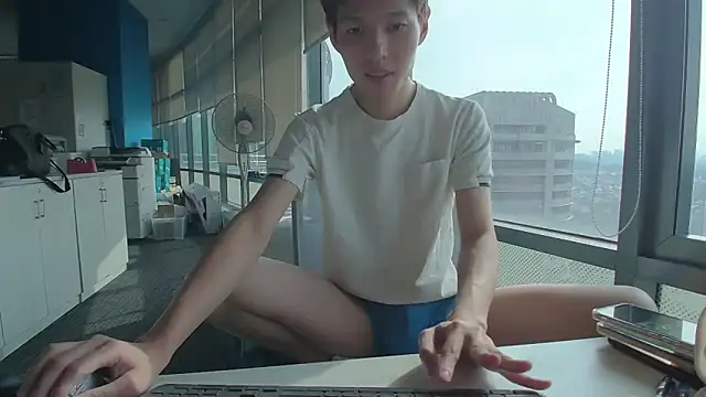 Snapshot of andrewooi chatting on 1, 11, 2025 andrewooi online show from 1, 11, 2025