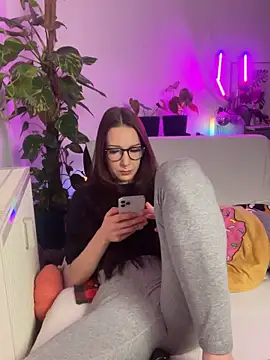 Trixie-Tainted online show from 8, 1, 2025