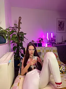 Trixie-Tainted online show from 10, 1, 2025