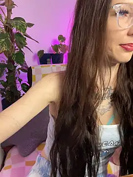 Trixie-Tainted online show from 20, 1, 2025