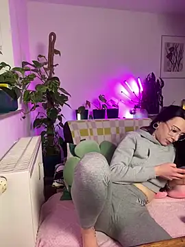 Trixie-Tainted online show from 17, 2, 2025