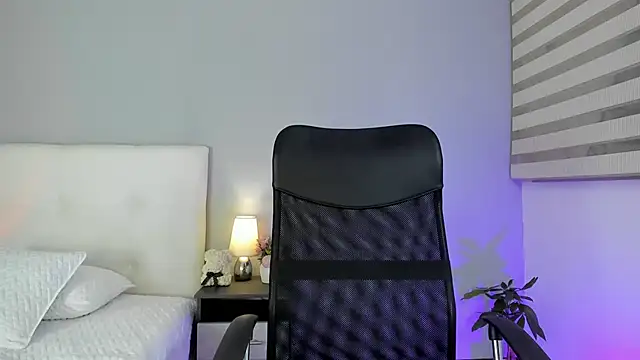 NataliaBuiles online show from 7, 2, 2025