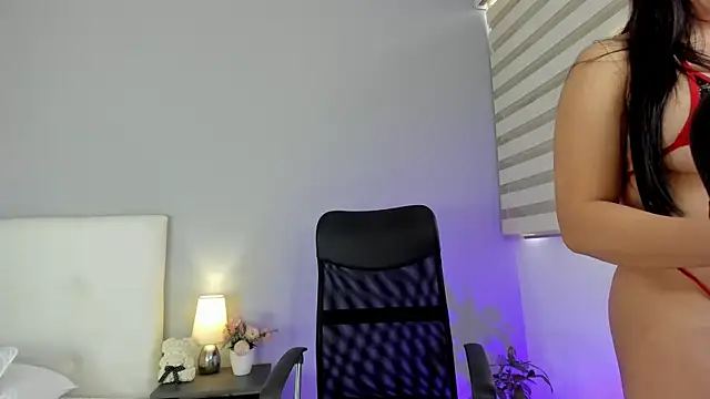 NataliaBuiles online show from 8, 2, 2025