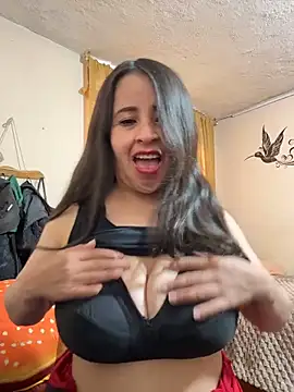 Snapshot of latinfemale chatting on 17, 12, 2025 latinfemale online show from 17, 12, 2025