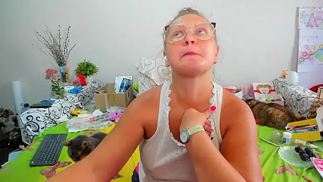 Snapshot of IamYourNarcotic chatting on 18, 9, 2025 IamYourNarcotic online show from 18, 9, 2025