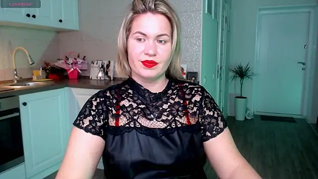 Snapshot of HotTiffani chatting on 6, 2, 2025 HotTiffani online show from 6, 2, 2025