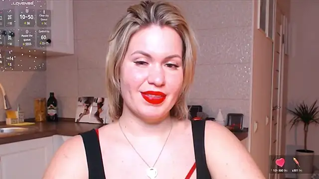 Snapshot of HotTiffani chatting on 11, 2, 2025 HotTiffani online show from 11, 2, 2025