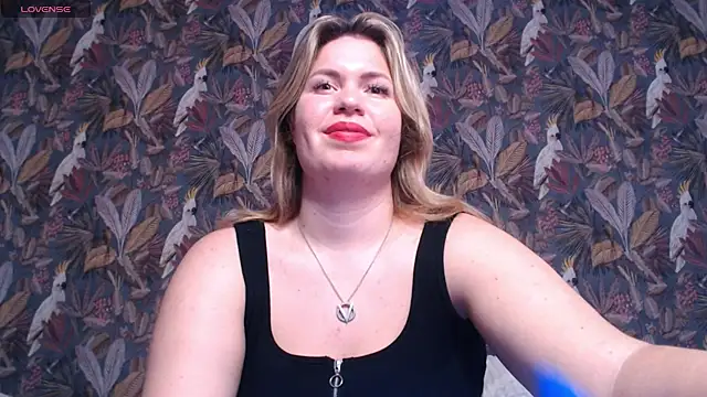 Snapshot of HotTiffani chatting on 7, 3, 2025 HotTiffani online show from 7, 3, 2025