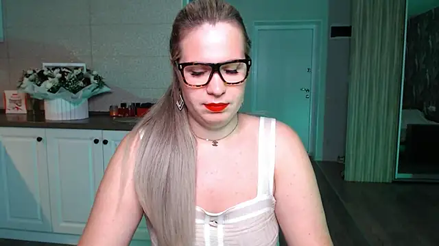 Snapshot of HotTiffani chatting on 14, 9, 2025 HotTiffani online show from 14, 9, 2025