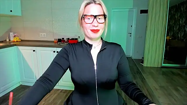 Snapshot of HotTiffani chatting on 27, 9, 2025 HotTiffani online show from 27, 9, 2025