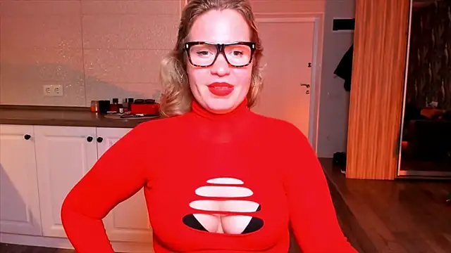 Snapshot of HotTiffani chatting on 9, 10, 2025 HotTiffani online show from 9, 10, 2025