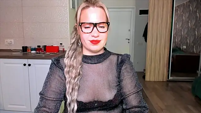 Snapshot of HotTiffani chatting on 19, 10, 2025 HotTiffani online show from 19, 10, 2025