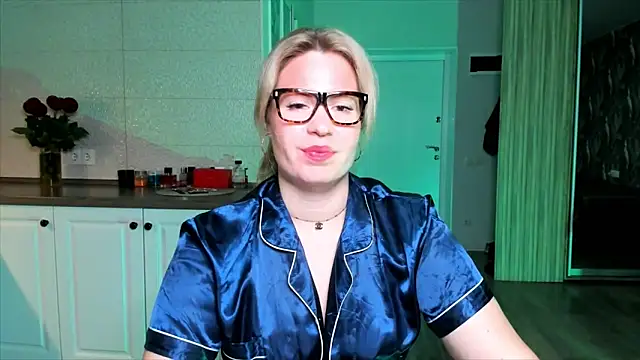 Snapshot of HotTiffani chatting on 23, 10, 2025 HotTiffani online show from 23, 10, 2025