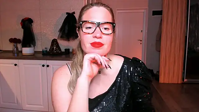 Snapshot of HotTiffani chatting on 26, 10, 2025 HotTiffani online show from 26, 10, 2025