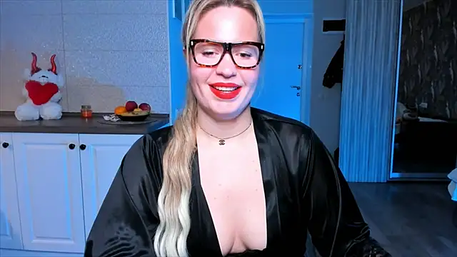 Snapshot of HotTiffani chatting on 17, 11, 2025 HotTiffani online show from 17, 11, 2025