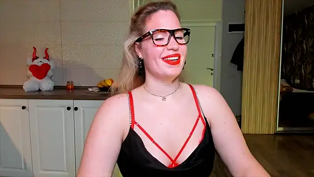 Snapshot of HotTiffani chatting on 24, 11, 2025 HotTiffani online show from 24, 11, 2025