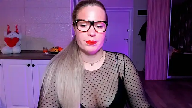 Snapshot of HotTiffani chatting on 26, 11, 2025 HotTiffani online show from 26, 11, 2025