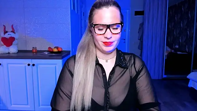 Snapshot of HotTiffani chatting on 28, 11, 2025 HotTiffani online show from 28, 11, 2025