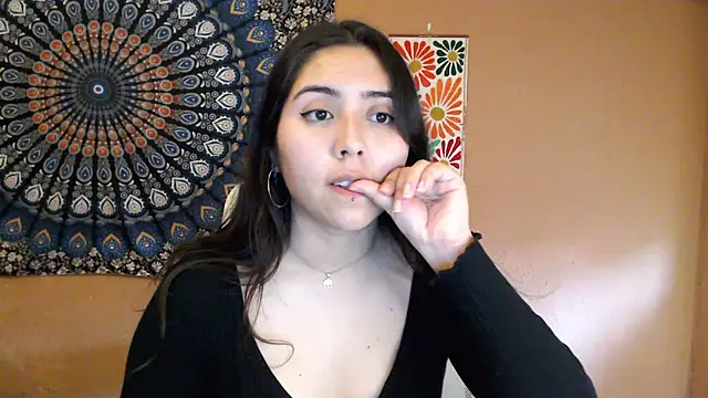 Snapshot of IntimateTales chatting on 19, 2, 2025 IntimateTales online show from 19, 2, 2025