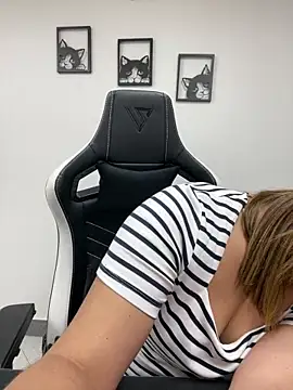 KellyBrooklyn  online show from 20, 3, 2025