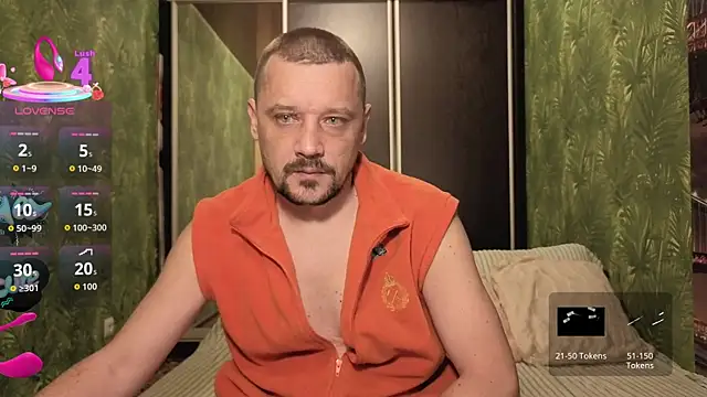 Snapshot of DanielOhCool chatting on 8, 11, 2025 DanielOhCool online show from 8, 11, 2025