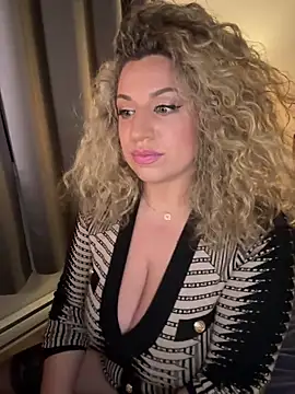 Snapshot of miamellycious chatting on 13, 11, 2025 miamellycious online show from 13, 11, 2025