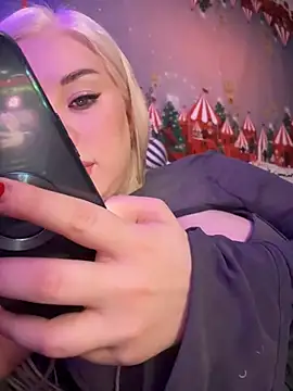 LaraHollywood online show from 21, 12, 2024