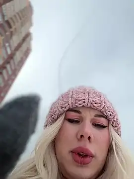 LaraHollywood online show from 10, 1, 2025