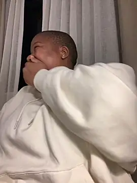 Snapshot of Muskthickgirl chatting on 18, 11, 2025 Muskthickgirl online show from 18, 11, 2025